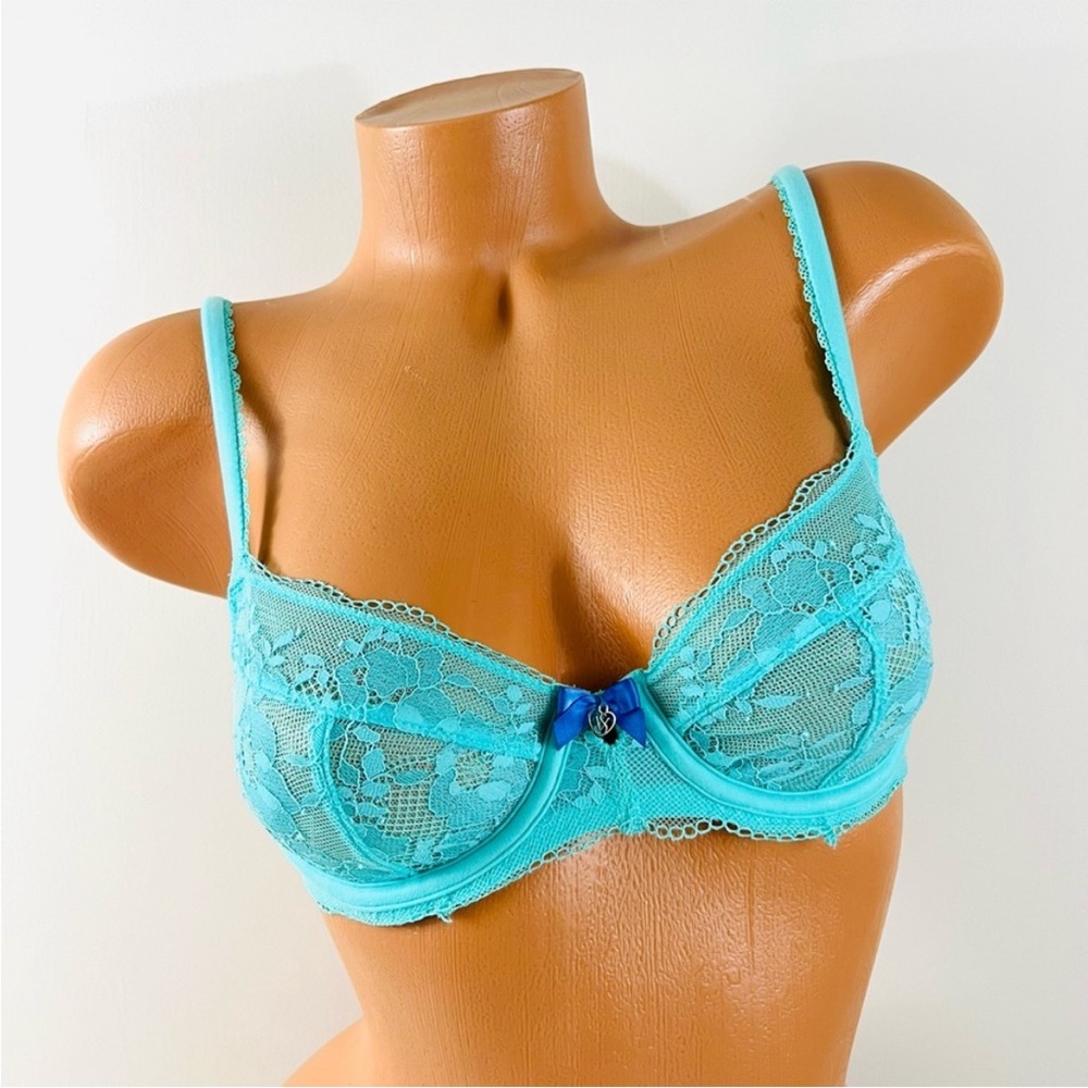 32B Victoria’s Secret Body by Victoria Unlined Demi Lace Bra